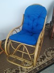 фото деревянную мебель картинка Кресло-качалка из натурального ротанга