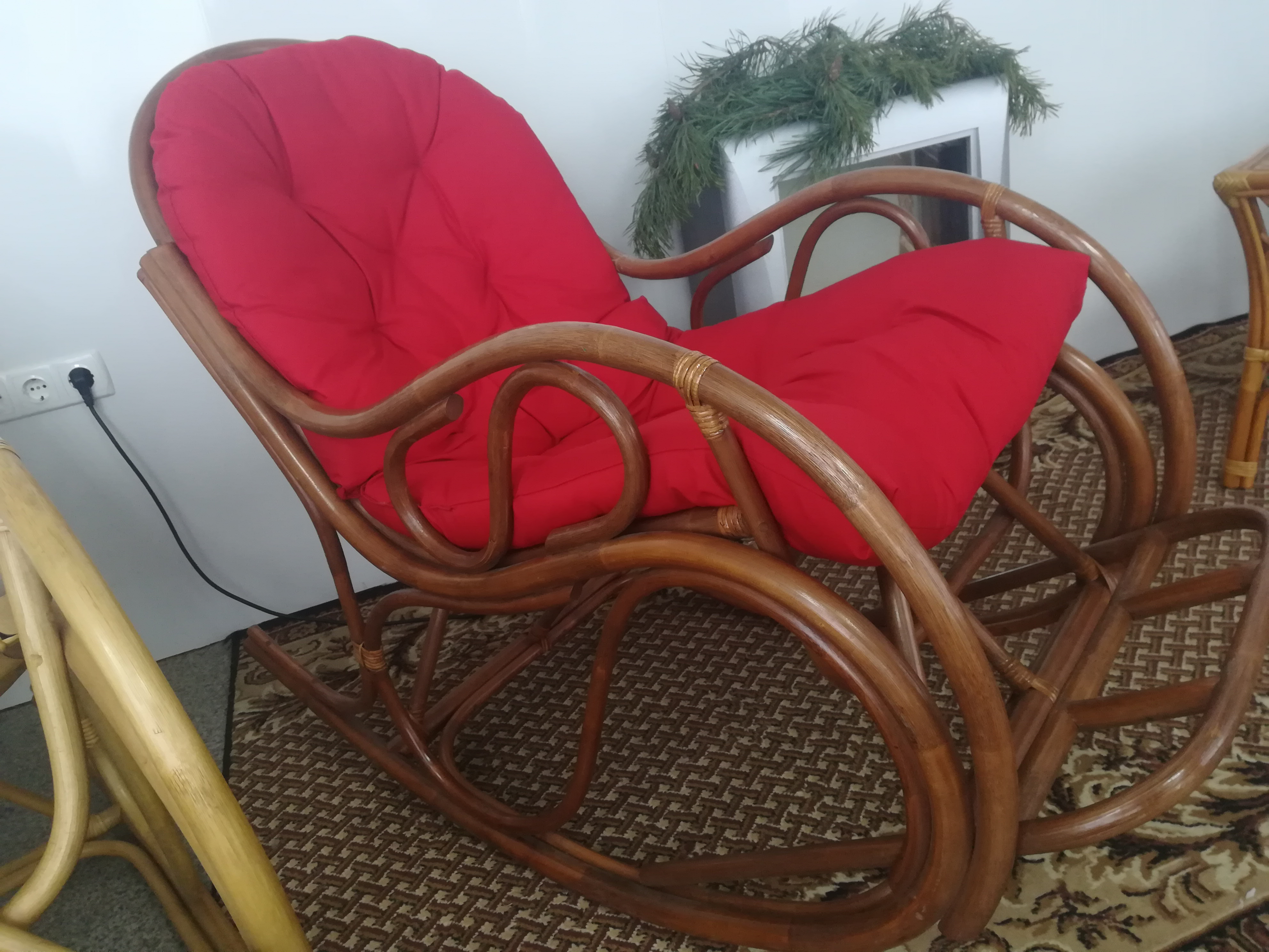 Кресло-качалка из натурального ротанга